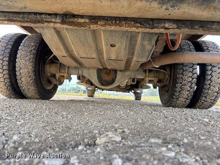 image for item NM9924 2001 Ford F550 Super Duty flatbed truck