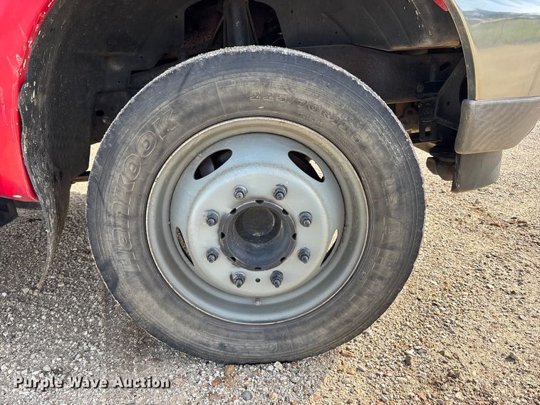 image for item NM9924 2001 Ford F550 Super Duty flatbed truck