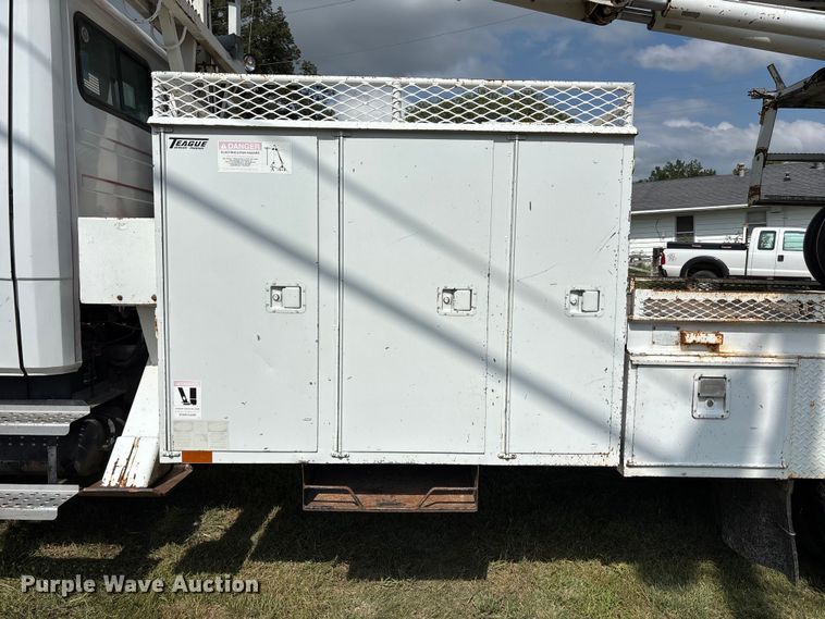 image for item NM9936 2002 Freightliner FL80 digger derrick truck