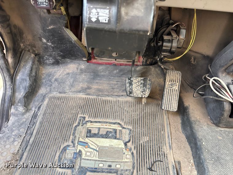 image for item NM9936 2002 Freightliner FL80 digger derrick truck