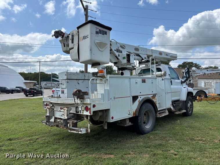 image for item NM9939 2006 Chevrolet C7500 bucket truck