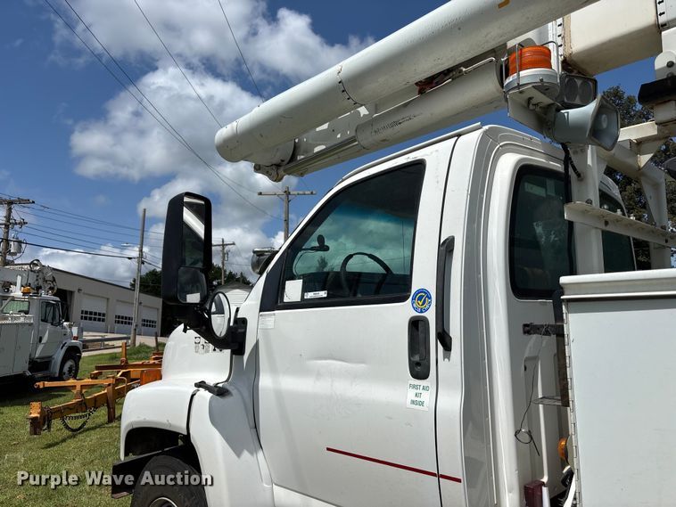 image for item NM9939 2006 Chevrolet C7500 bucket truck
