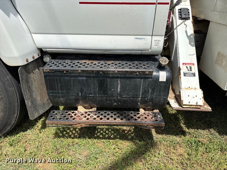 image for item NM9939 2006 Chevrolet C7500 bucket truck
