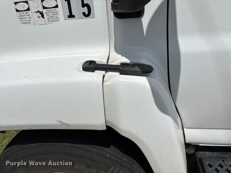 image for item NM9939 2006 Chevrolet C7500 bucket truck