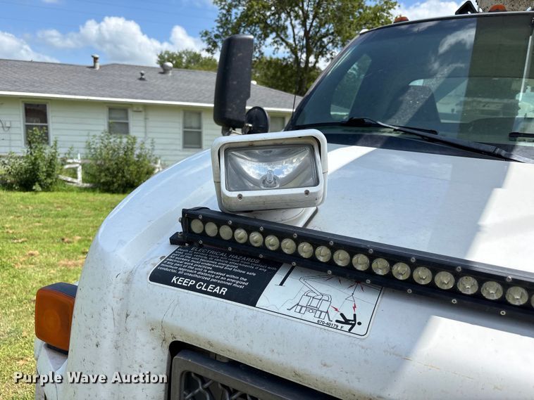 image for item NM9939 2006 Chevrolet C7500 bucket truck