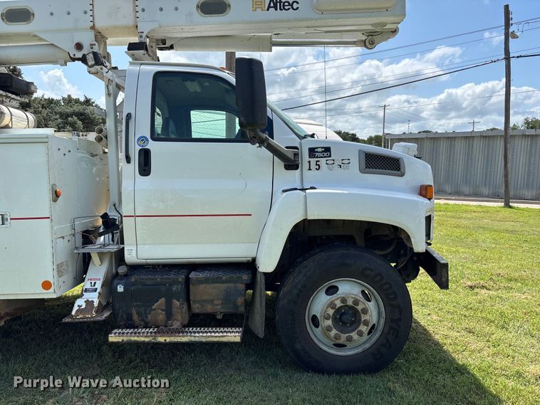 image for item NM9939 2006 Chevrolet C7500 bucket truck