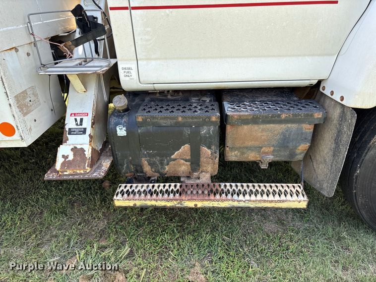 image for item NM9939 2006 Chevrolet C7500 bucket truck