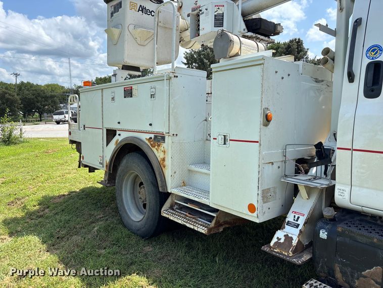 image for item NM9939 2006 Chevrolet C7500 bucket truck