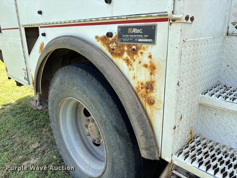 image for item NM9939 2006 Chevrolet C7500 bucket truck