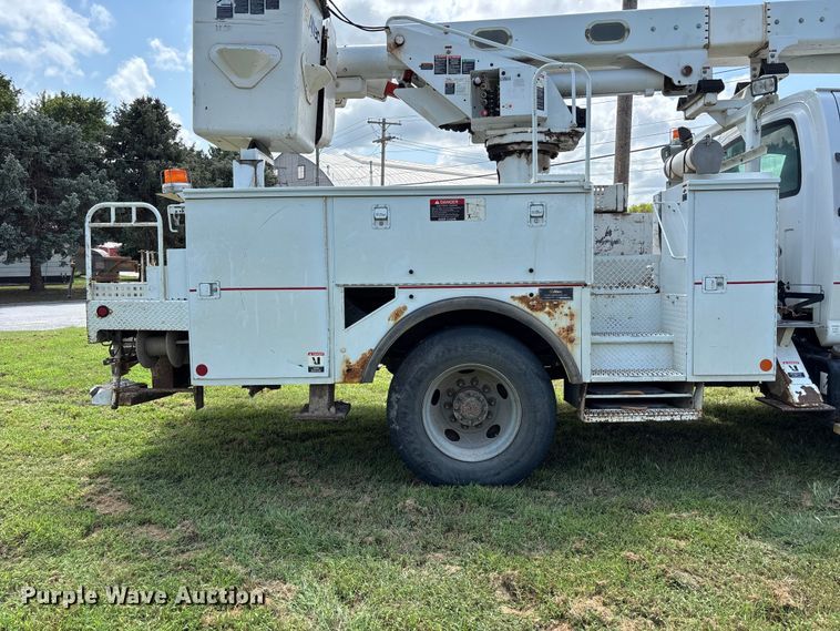 image for item NM9939 2006 Chevrolet C7500 bucket truck