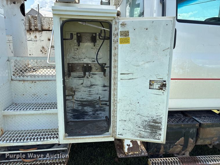 image for item NM9939 2006 Chevrolet C7500 bucket truck