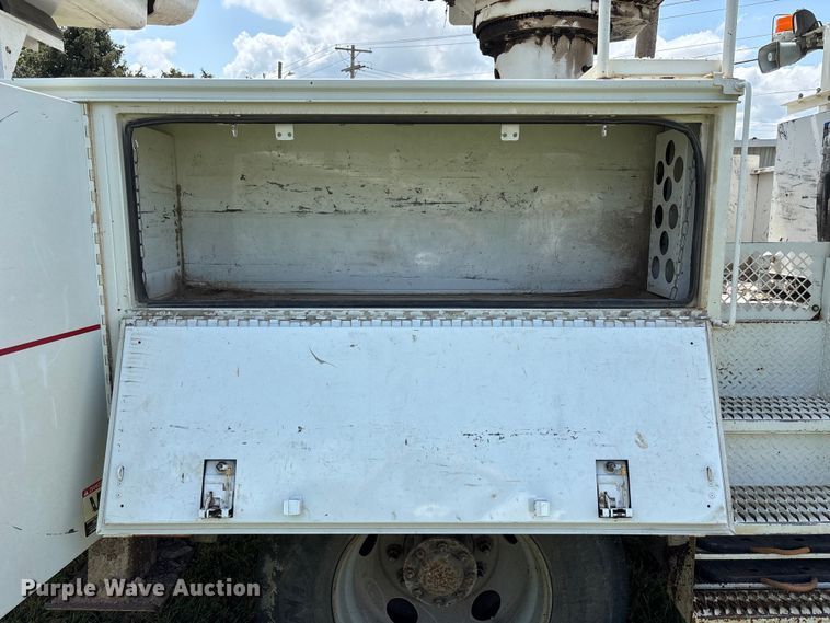image for item NM9939 2006 Chevrolet C7500 bucket truck