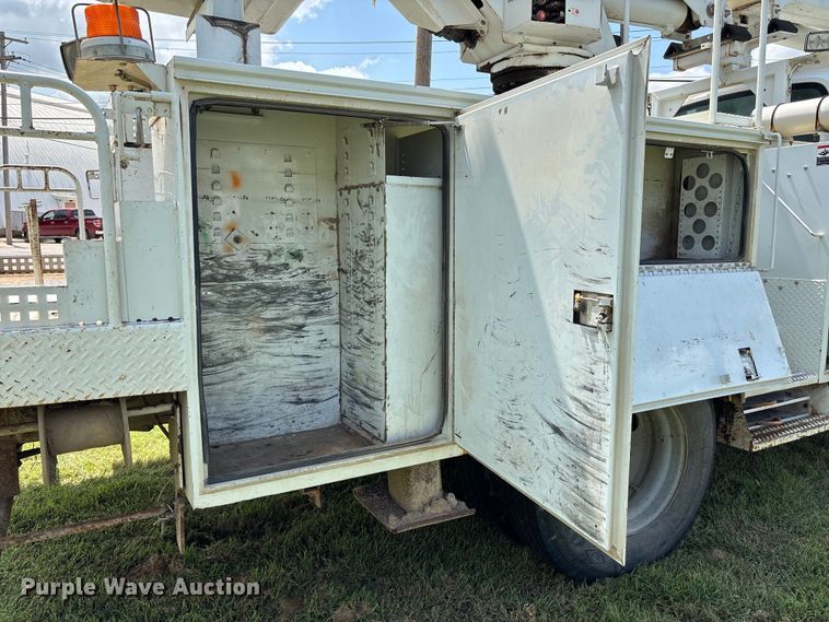 image for item NM9939 2006 Chevrolet C7500 bucket truck