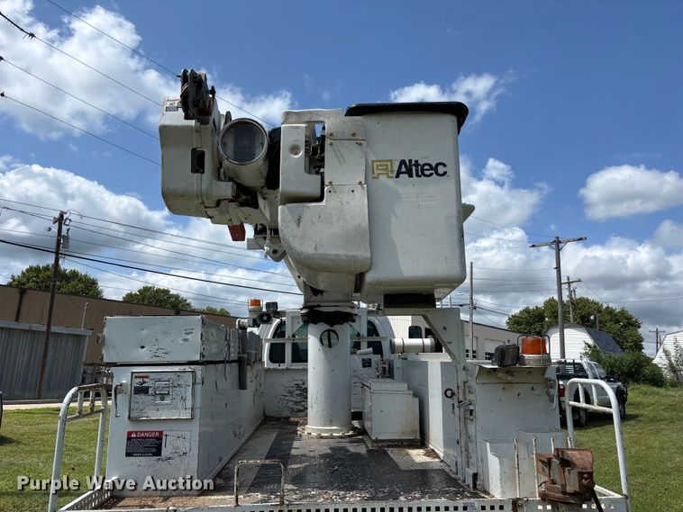 image for item NM9939 2006 Chevrolet C7500 bucket truck