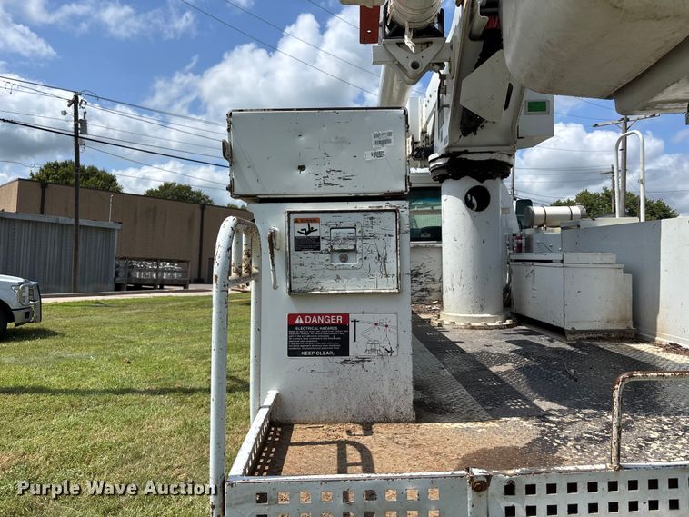 image for item NM9939 2006 Chevrolet C7500 bucket truck