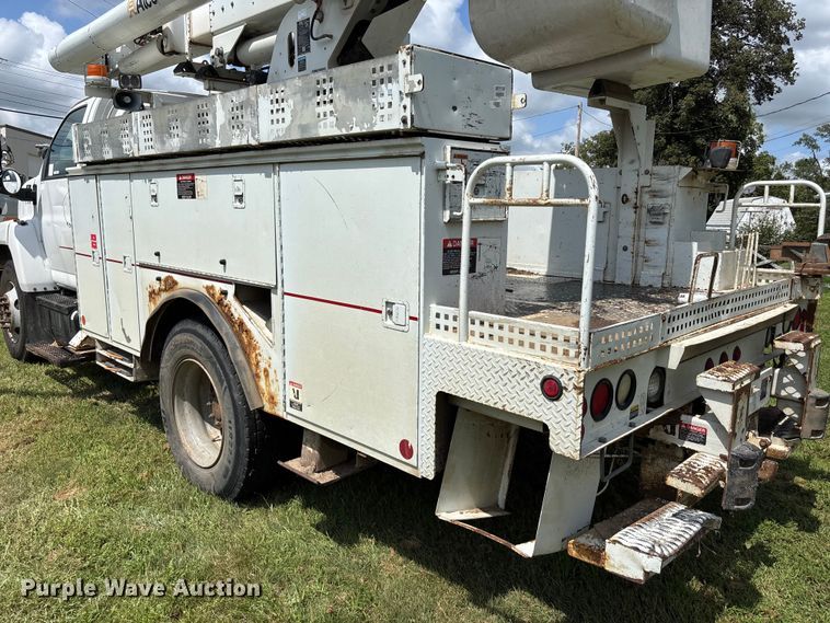 image for item NM9939 2006 Chevrolet C7500 bucket truck