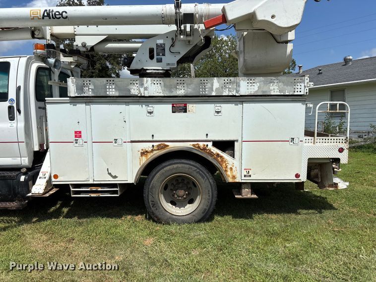 image for item NM9939 2006 Chevrolet C7500 bucket truck