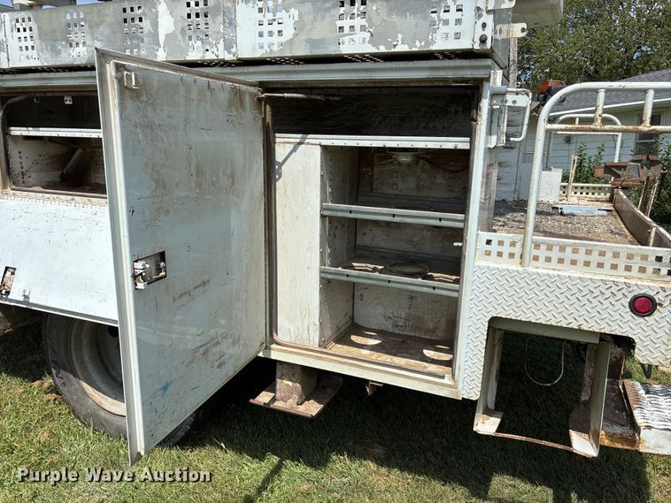 image for item NM9939 2006 Chevrolet C7500 bucket truck