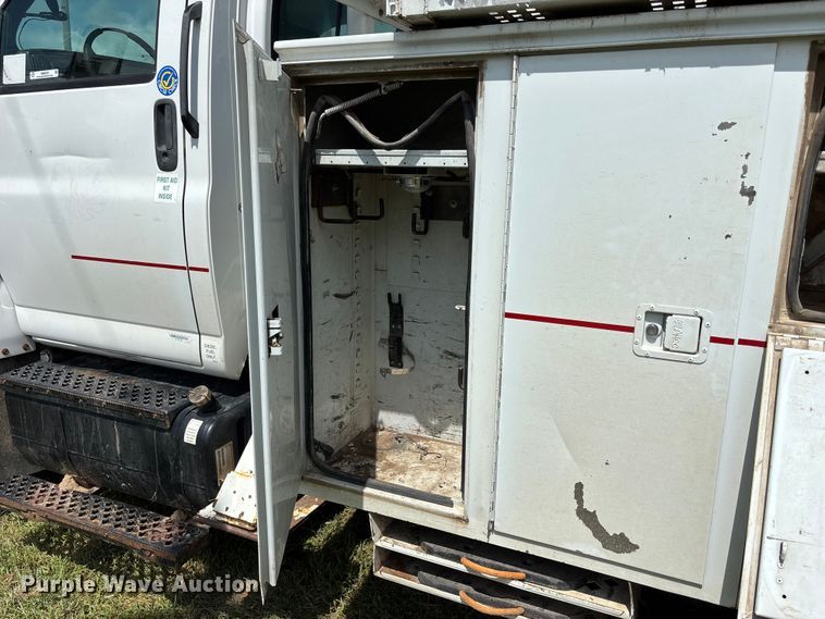 image for item NM9939 2006 Chevrolet C7500 bucket truck