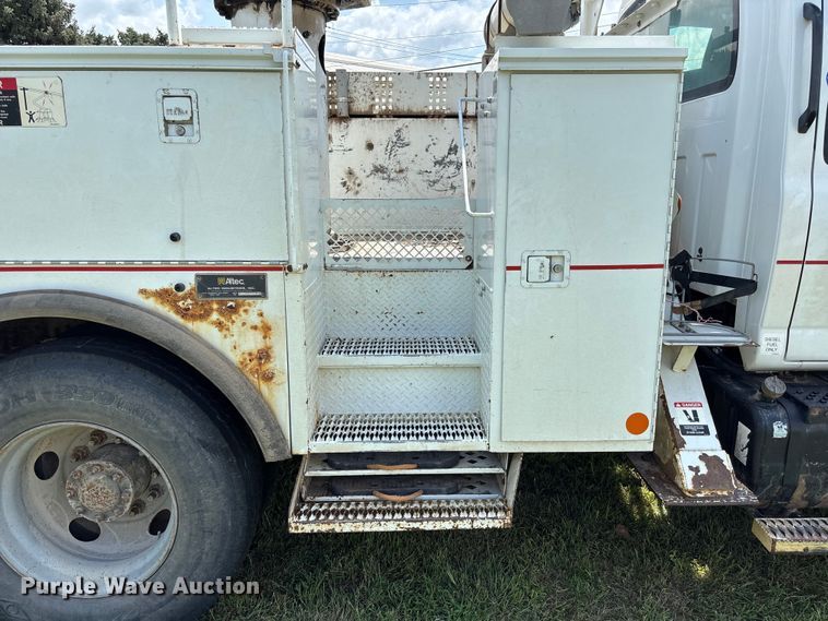image for item NM9939 2006 Chevrolet C7500 bucket truck