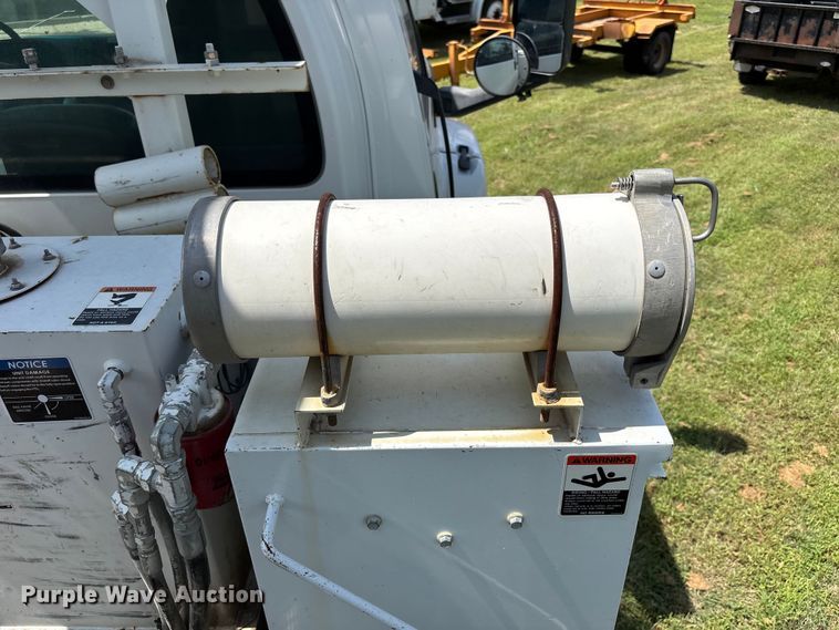 image for item NM9939 2006 Chevrolet C7500 bucket truck