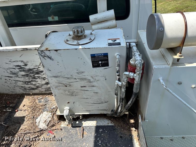 image for item NM9939 2006 Chevrolet C7500 bucket truck