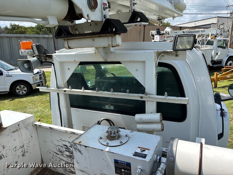 image for item NM9939 2006 Chevrolet C7500 bucket truck