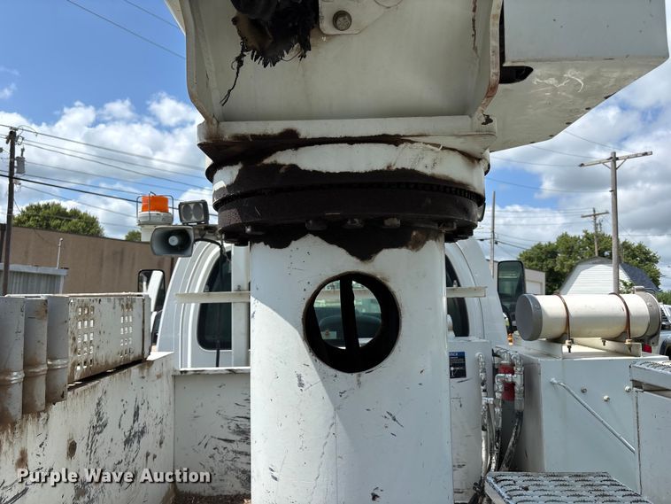 image for item NM9939 2006 Chevrolet C7500 bucket truck
