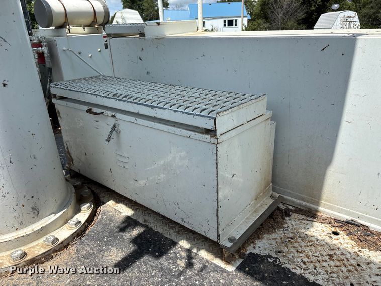 image for item NM9939 2006 Chevrolet C7500 bucket truck