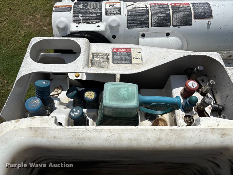 image for item NM9939 2006 Chevrolet C7500 bucket truck