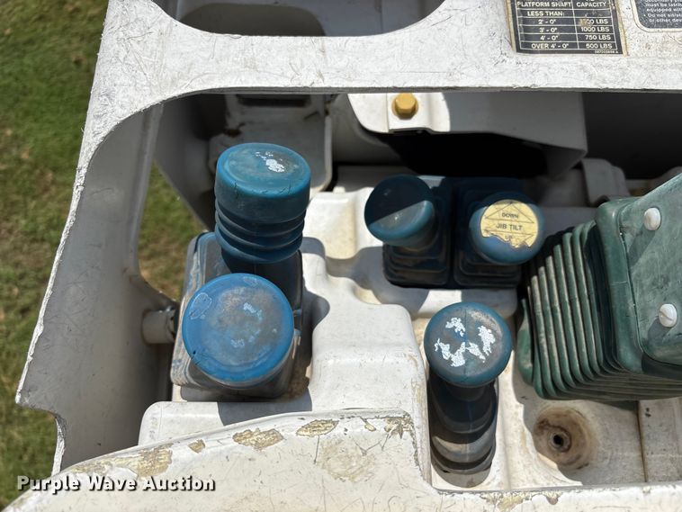 image for item NM9939 2006 Chevrolet C7500 bucket truck