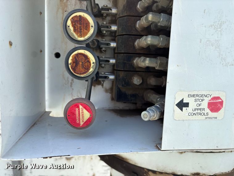 image for item NM9939 2006 Chevrolet C7500 bucket truck