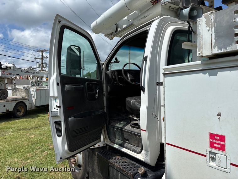 image for item NM9939 2006 Chevrolet C7500 bucket truck