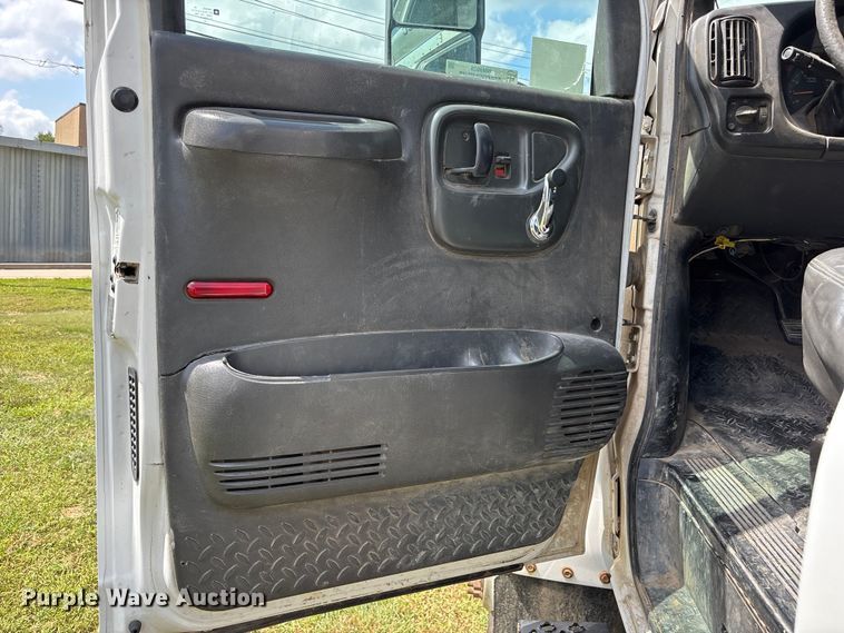image for item NM9939 2006 Chevrolet C7500 bucket truck