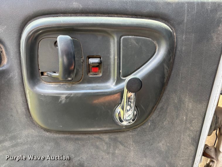image for item NM9939 2006 Chevrolet C7500 bucket truck