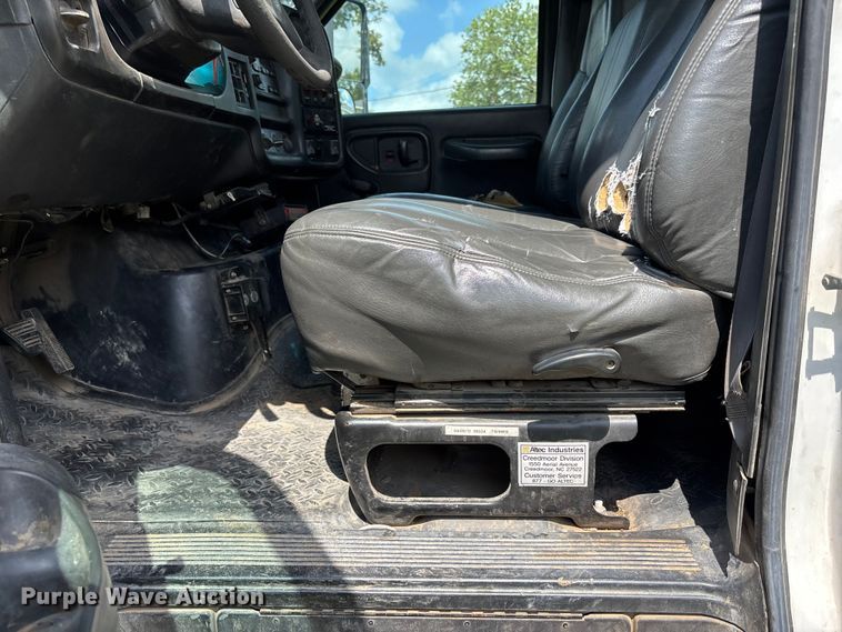 image for item NM9939 2006 Chevrolet C7500 bucket truck
