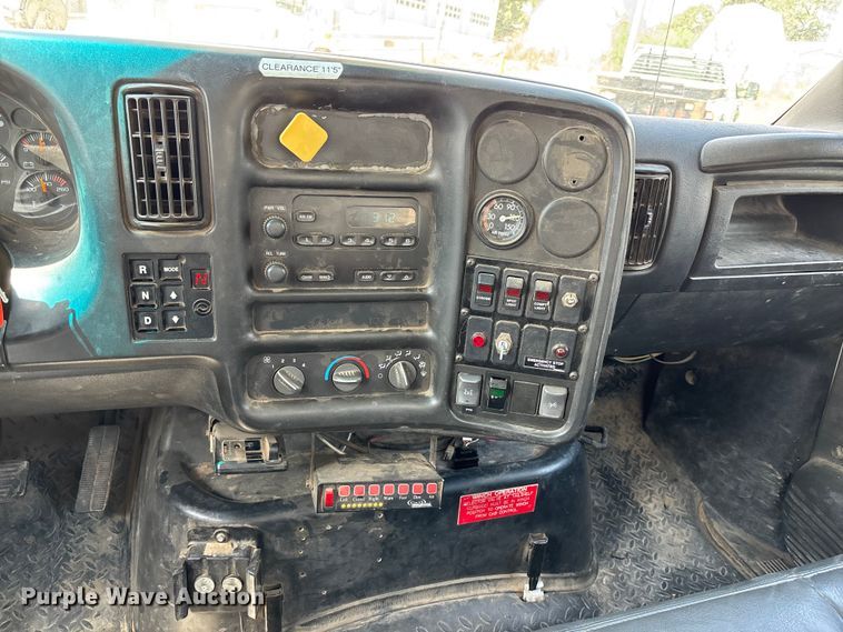 image for item NM9939 2006 Chevrolet C7500 bucket truck