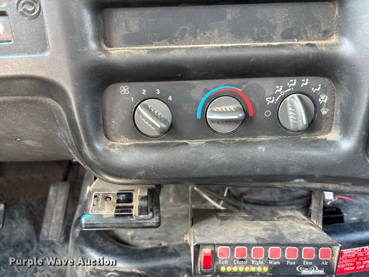 image for item NM9939 2006 Chevrolet C7500 bucket truck