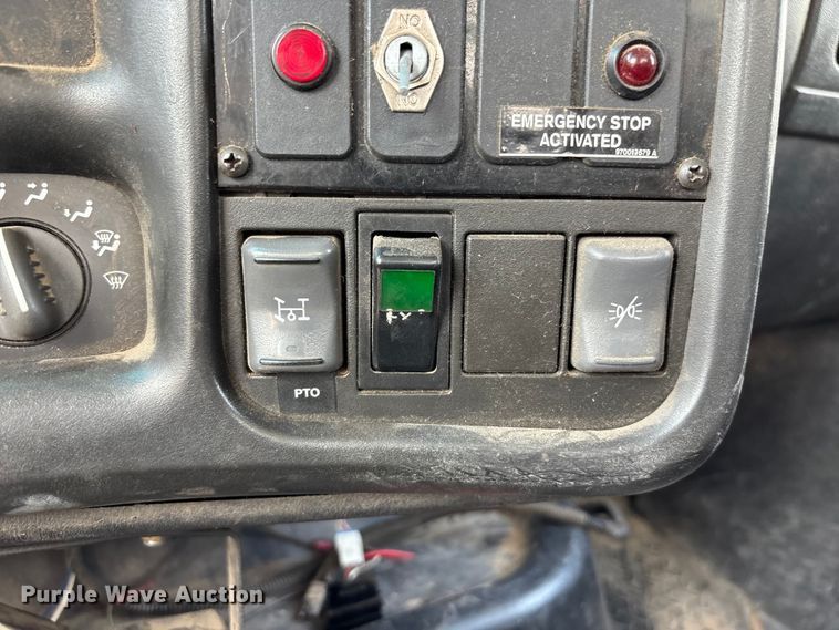 image for item NM9939 2006 Chevrolet C7500 bucket truck