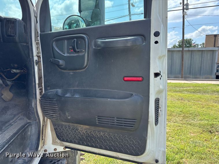 image for item NM9939 2006 Chevrolet C7500 bucket truck