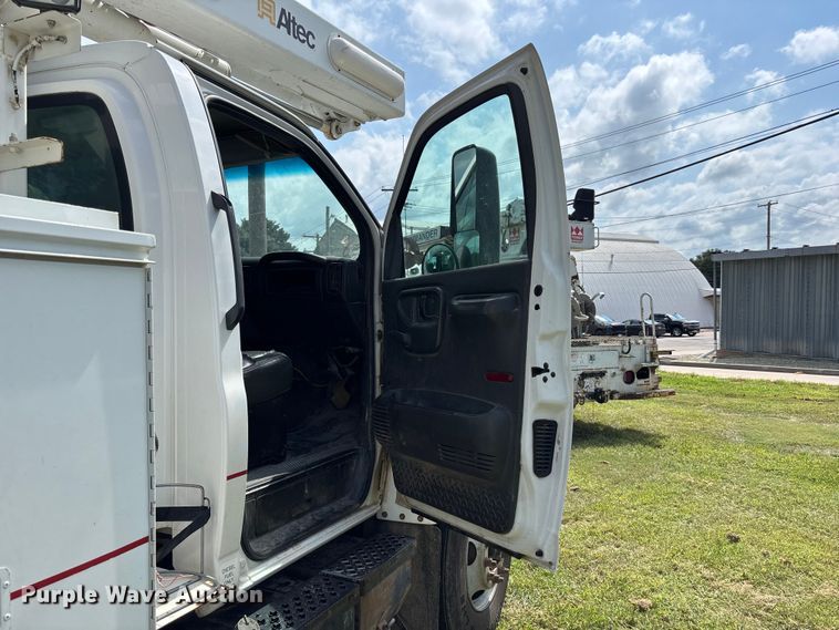 image for item NM9939 2006 Chevrolet C7500 bucket truck