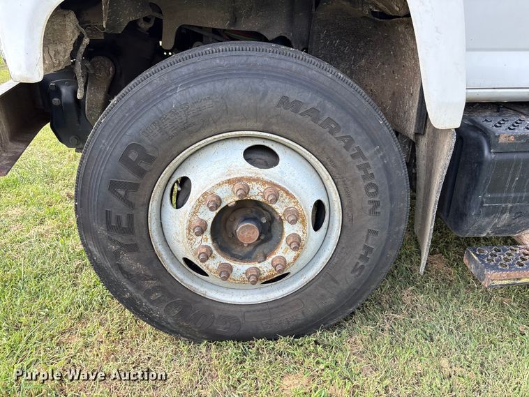 image for item NM9939 2006 Chevrolet C7500 bucket truck