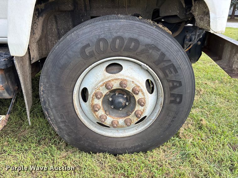image for item NM9939 2006 Chevrolet C7500 bucket truck