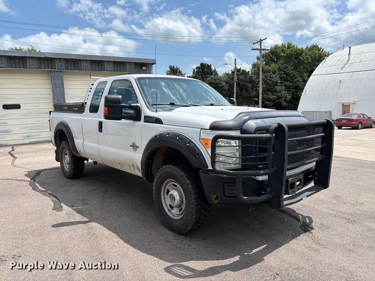 image for item NM9940 2015 Ford F350 Super Duty Ext. Cab pickup truck