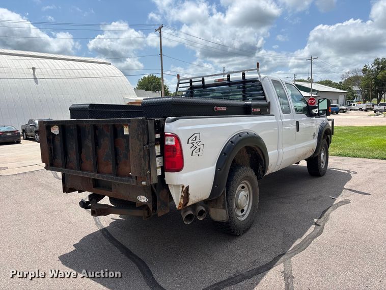 image for item NM9940 2015 Ford F350 Super Duty Ext. Cab pickup truck