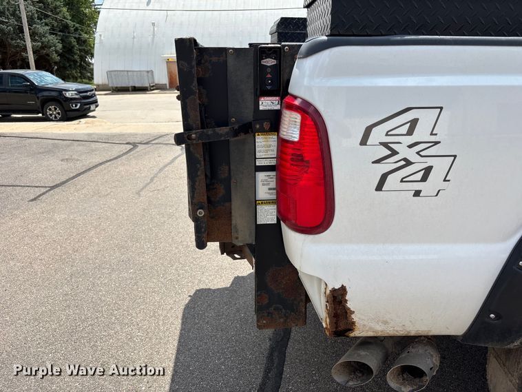 image for item NM9940 2015 Ford F350 Super Duty Ext. Cab pickup truck