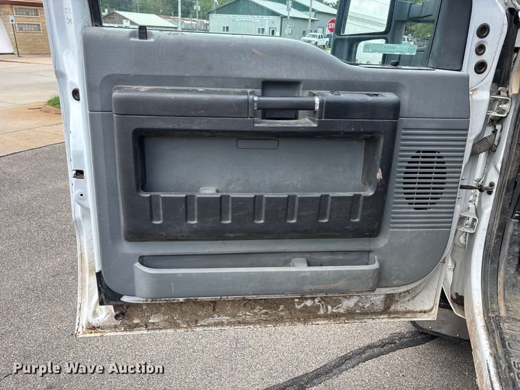 image for item NM9940 2015 Ford F350 Super Duty Ext. Cab pickup truck