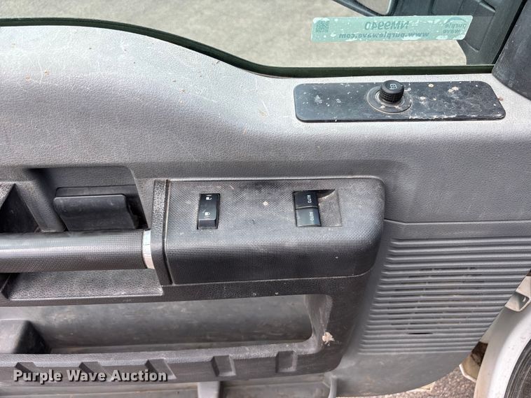 image for item NM9940 2015 Ford F350 Super Duty Ext. Cab pickup truck