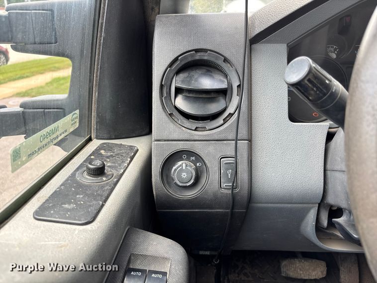 image for item NM9940 2015 Ford F350 Super Duty Ext. Cab pickup truck