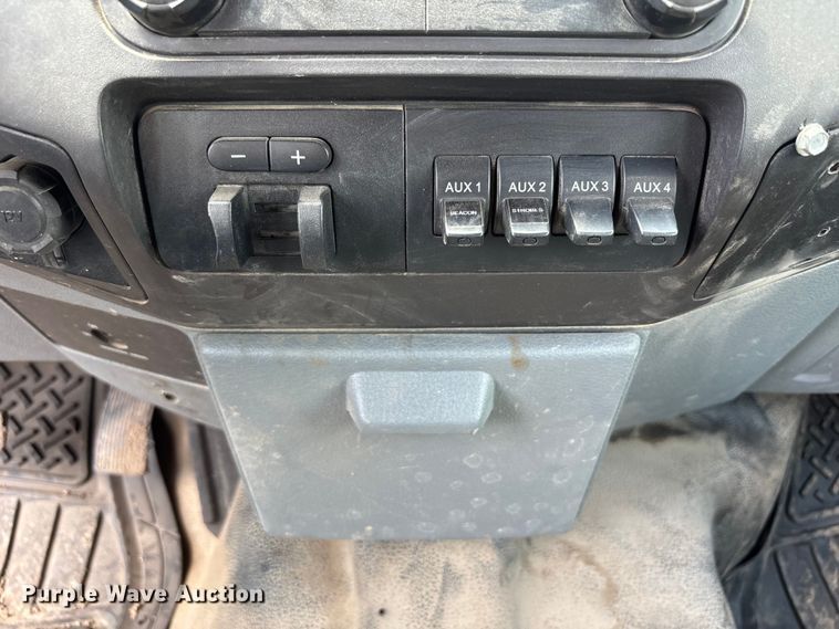 image for item NM9940 2015 Ford F350 Super Duty Ext. Cab pickup truck